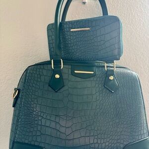 NWOT Elegant Marine bluish green Crocodile Pattern and matching wallet